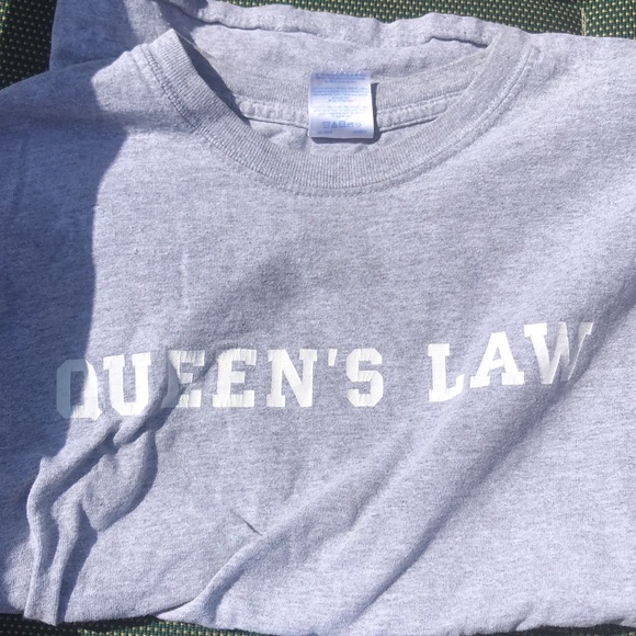 Queen’s Law T-shirt - Picture 1 of 5